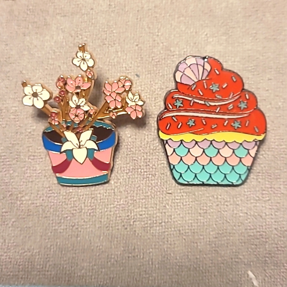 Disney pins (set of 2)